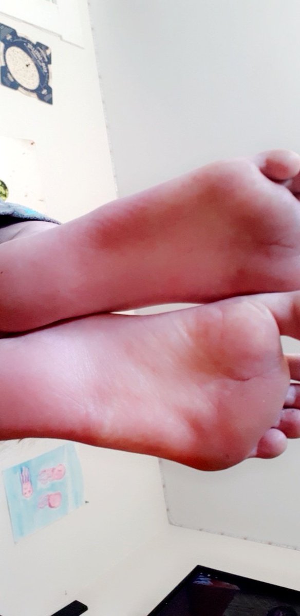 GoddessDes2's tweet photo. My delicious feetzies 🌸

//Findom Femdom Footdom Footfetish Feet Burps Humiliation Feetforsale Humanatm paypig cuckold smokingfetish stockings// https://t.co/LlLMtfhgWe
