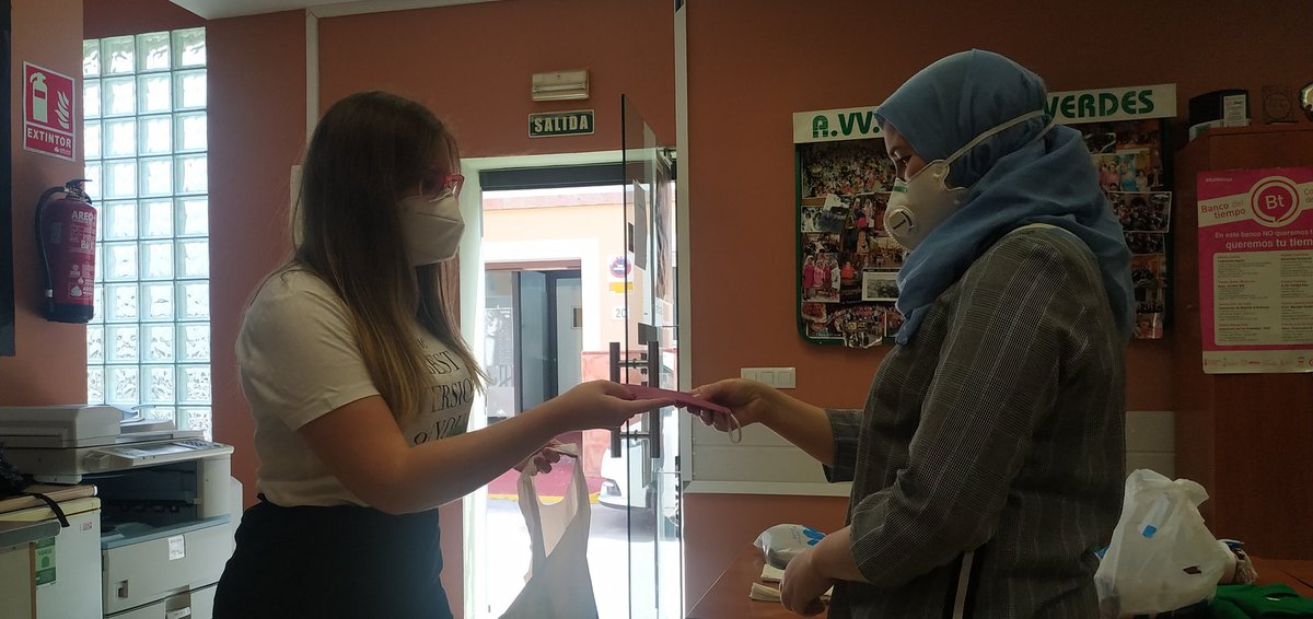 Hoy hemos entregado las mascarillas😷a los niños👦🏼 y niñas👧🏻 de CaixaProinfancia de la Asociación de Mangas Verdes. #ObraSocialaCaixa  #Salud