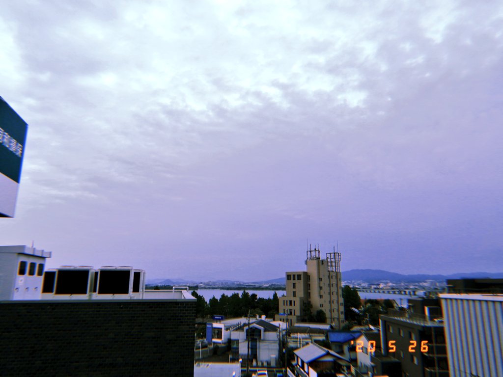 t0m0m1x's tweet photo. もーにん✨😃🌤️
#FM滋賀
#eradio
#style

本日でラストの期間限定コーナー🎸
【style!STAY HOME LIVE!】は、
★9時30分頃～
さとうもかちゃん(@rrw6sv)
★12時35分頃～
ANATAKIKOU(@ANATAKIKOU_info)
とダブルでお届け🧡
#stylestayhomelive

メッセージ&amp;リクエストも受付中💌https://t.co/rilWW4p6Nn https://t.co/ktXgGwSWK6