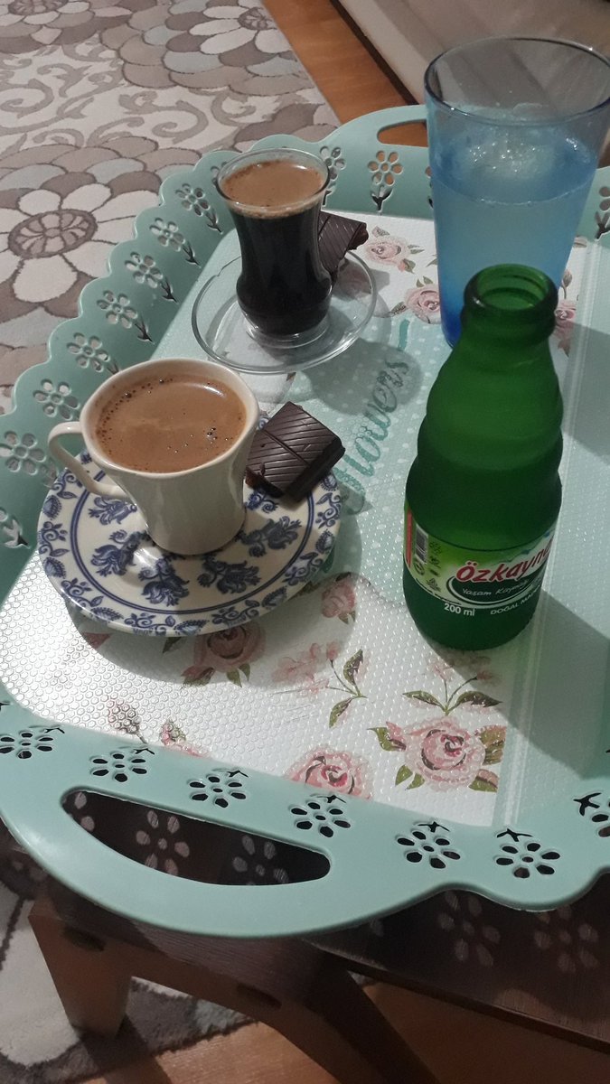 Meknc3's tweet photo. Şu an ki kahve kombinimiz 
Yeni gelinlerden özür diliyoruz 
#kahve https://t.co/mSOY3HKNX0