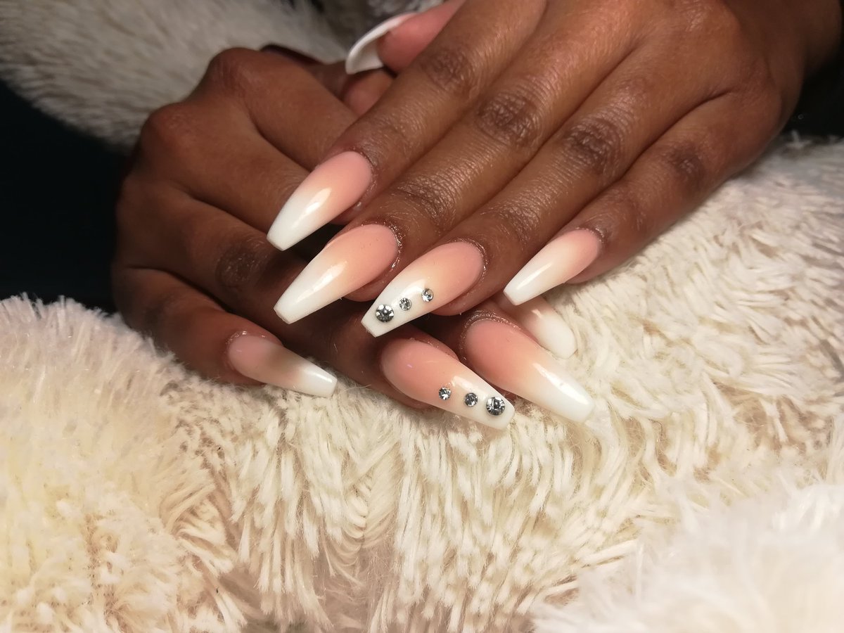 ZoewiesNails's tweet photo. Den boom we are done for the night🌃😘❤️🙏🖤Coffin shaped ombre nails wif diamantes.......
#nailbeauty #nailselfie #gelnails #bossnails #gelishnails #gelishmanicure #nailsaddict #nailstagram #nailart #nailsonfleek #acrylic #zoewie #nailtherapist #crazynail #nailart #ombrenails https://t.co/r8EyLPhvAH