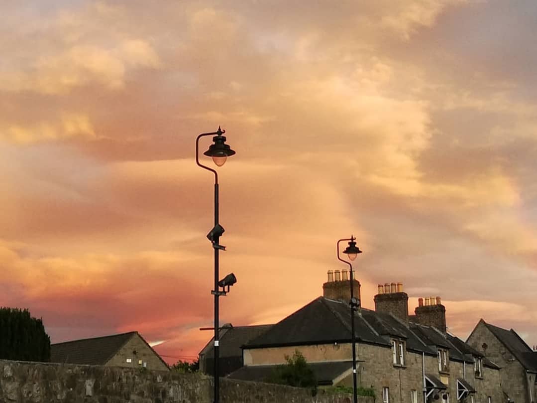 FOS_Images's tweet photo. An amazing sunset, cloud formations and sections of rainbows could be seen over Clondalkin tonight. Remarkable colours changing as the light faded away. #sunset #clouds #rainbows #summer #summertime #rteweathercomp #clondalkin #clondalkinvillage https://t.co/ISPQ3G2P2U