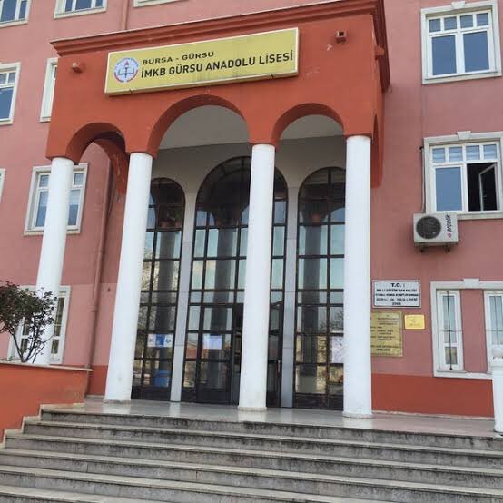 Bizim okuldan dizi çıkar mı bilmem ama etrafında bir dizi çekilir adı da semt-i yenidoğan(welcome to hell) olur