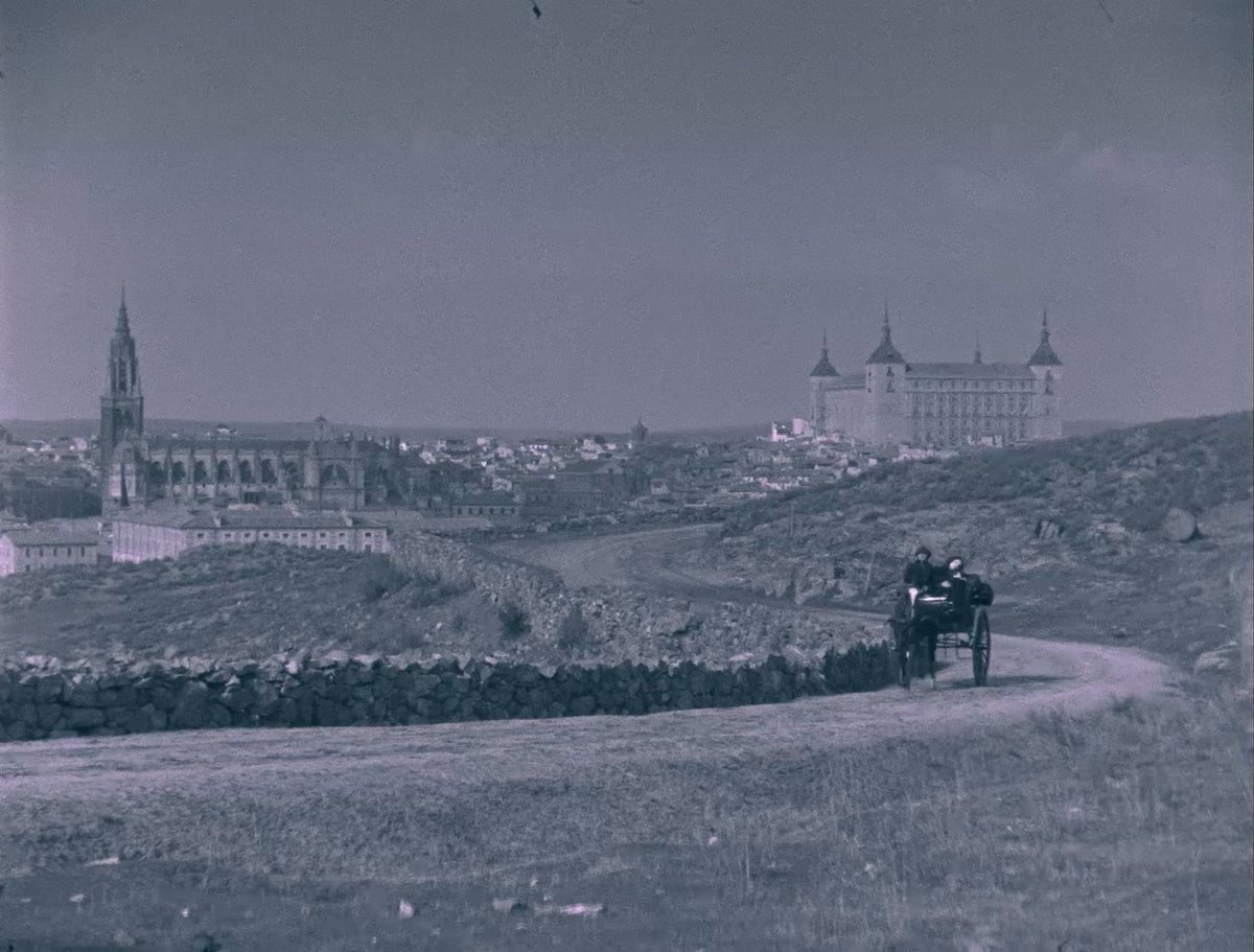 Life is hectic right now but did find a moment for Jaque Catelain's circus melodrama La galerie des monstres (1924) before it leaves HENRI tomorrow. Very taken with it + it is *pristine* (w/ the usual caveat about getting the video player to work...) https://www.cinematheque.fr/henri/film/52134-la-galerie-des-monstres-jaque-catelain-1924/