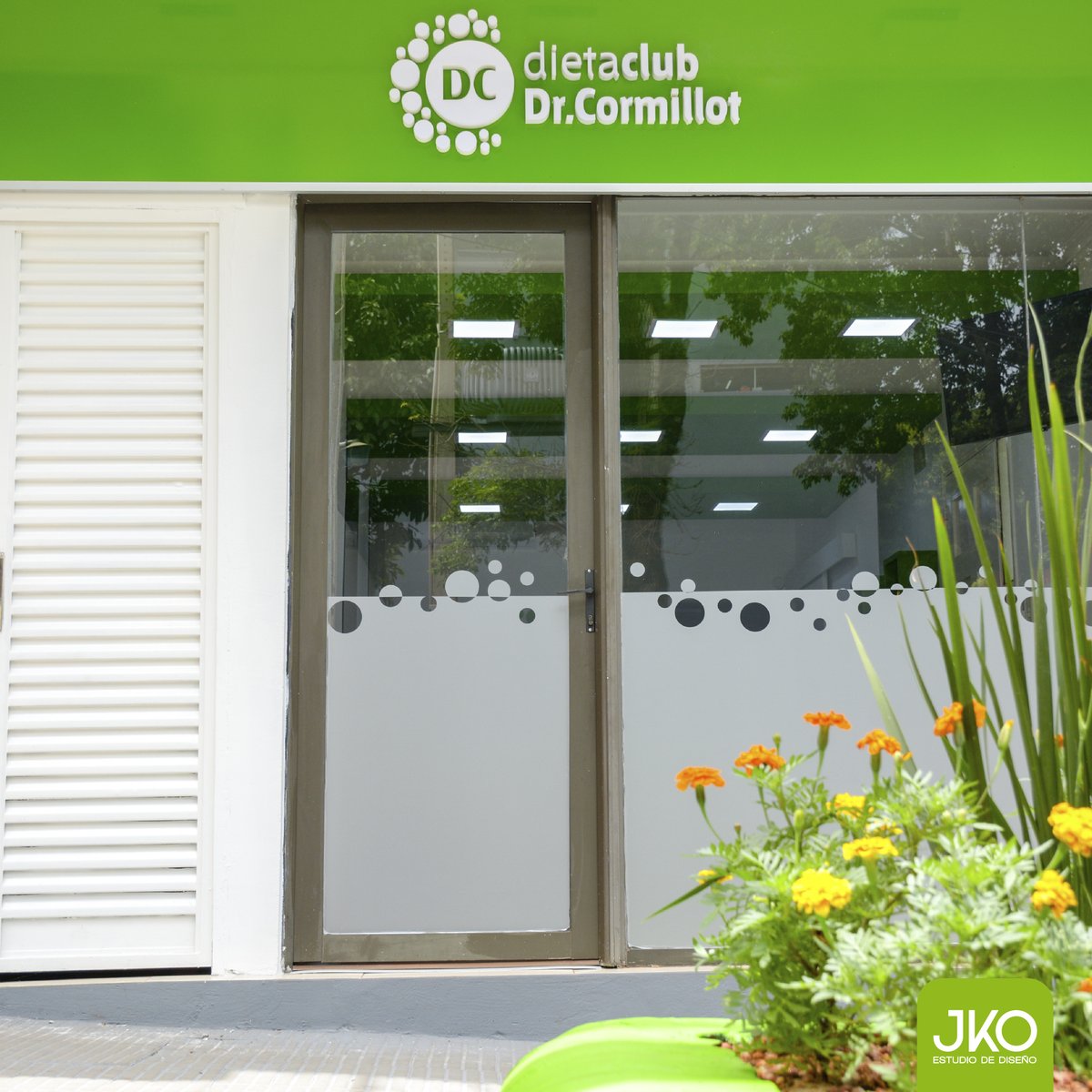 jkoestudio's tweet photo. DietaClub Dr.Cormillot Encarnación

En este proyecto nos encargamos de la remodelación del local y fabricación de mobiliarios cumpliendo con los requerimientos de la franquicia.

#JKOestudio https://t.co/76paZX7oPm
