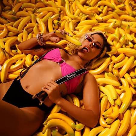 Anitta chegou a brigar com Deus e a mãe natureza para patentear a Banana e usar como sabor pro próximo lançamento de Beats