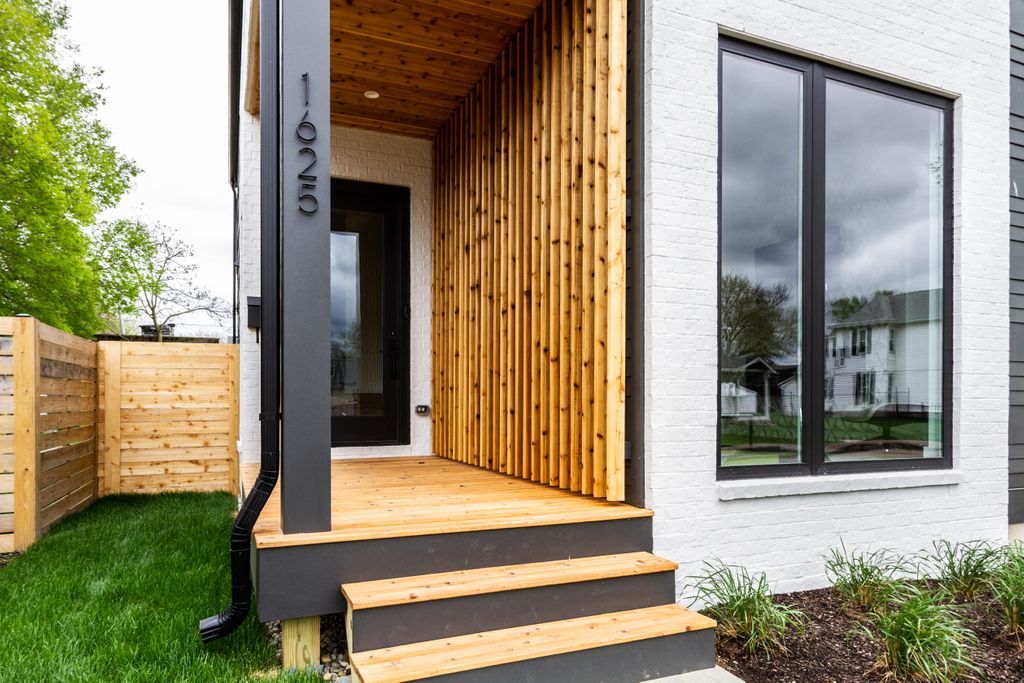 compendium317's tweet photo. Talk about #curbappeal. This porch has some major personality!
We partnered with Built Urban and Trade Design Studio on yet another amazing project!
#compendiumgroup #indybuilders #downtownliving #indianapolis #indy #urbanhomes #newhomes #newconstruction #custombuilding https://t.co/secg1Vs7pr