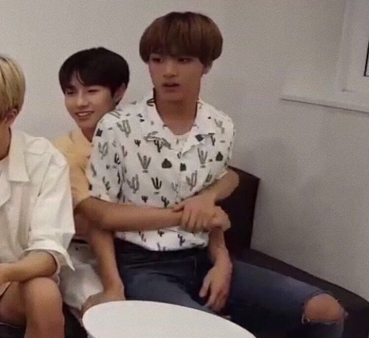 hyuck with renjun 2