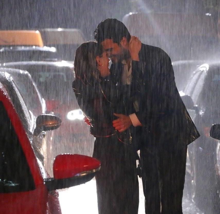CalinosEnt's tweet photo. There are some unforgettable scenes in television and this one is one of them.
How can we forget Efsun and Arda’s kiss under the rain? 🌧
#CalinosEntertainment #OHayatBenim
#thatismylife #serobomivida #esaesmivida #efsundemirci #cerenmoray #ardaatahan #ozangüler #novelasturcas https://t.co/Cb0BXbKl4B
