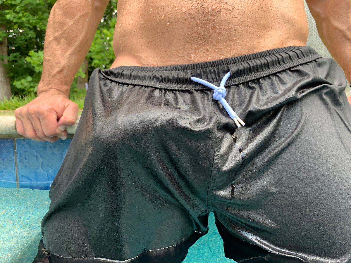 PiercedMuscle1's tweet photo. I'll DM the versions without my shorts to the first 100 guys that retweet this. Trust me, it's worth it. https://t.co/cf9yAxfkIb