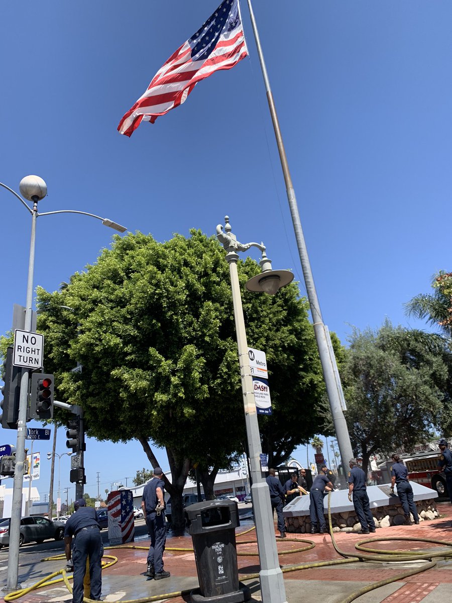 HighlandParkHLP's tweet photo. #HighlandPark hero’s remembering hero’s. Thank you #LAFD #Station12 for giving a little TLC to our Veterans memorial Square. @LAFDcentral @LAFDChief @LAFD thank you for all you do for our community. Real hero’s don’t wear capes! https://t.co/lxPmgrDwIt