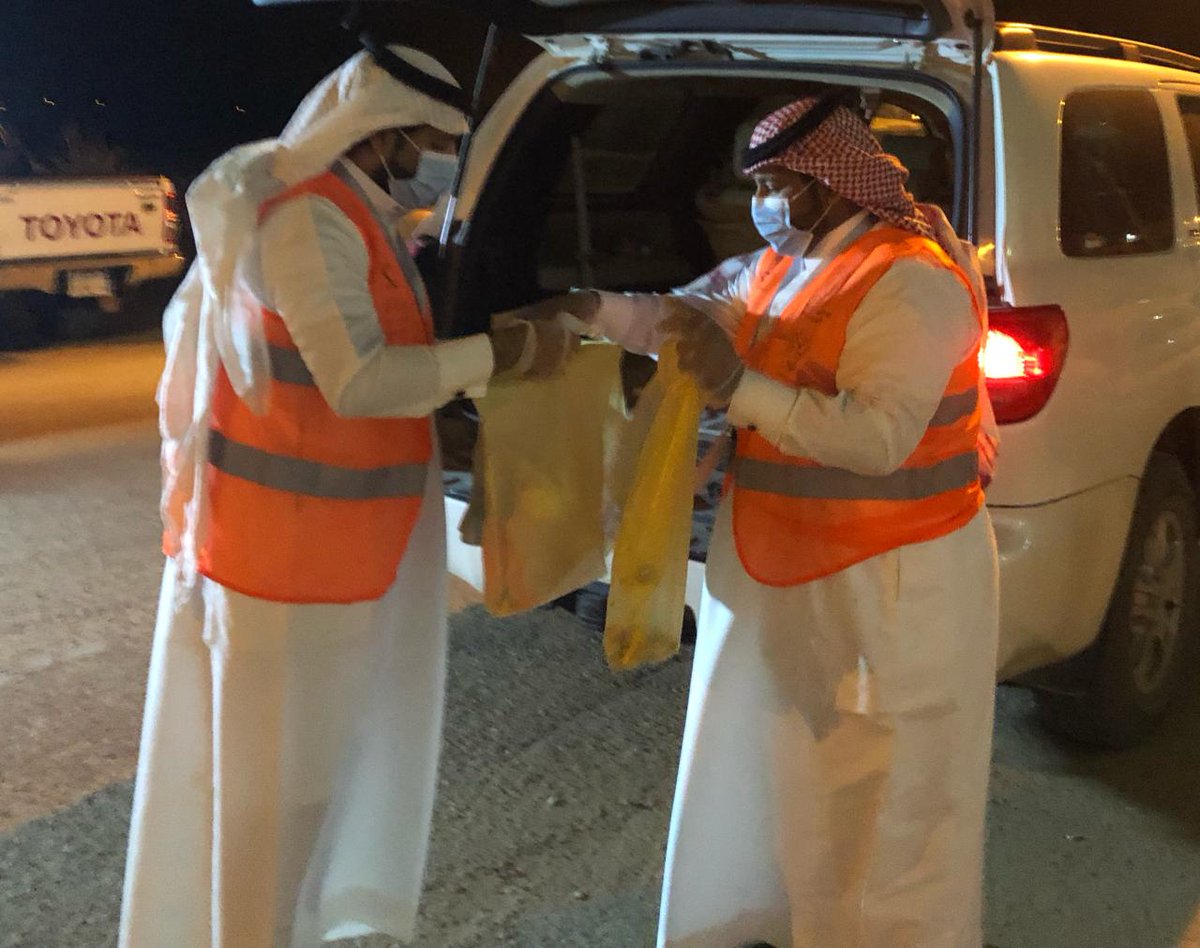 tsawad2019's tweet photo. نفذ #فريق_سواعد_الخير_التطوعي  مبادرة #عيدنا_واحد وذالك بتقديم هدايا العيد للمرضى المنومين في المحجر الصحي ب #وادي_الدواسر لتهنئتهم ب #عيد_الفطر_المبارك وتقديم الدعم المعنوي لهم ودعماَ لجهود #مستشفى_وادي_الدواسر في مواجهة جائحة #كورونا

#خليك_بالبيت
#مبادره_فرحه_التطوعيه
@mawdd3 https://t.co/eMb1tfa1vZ