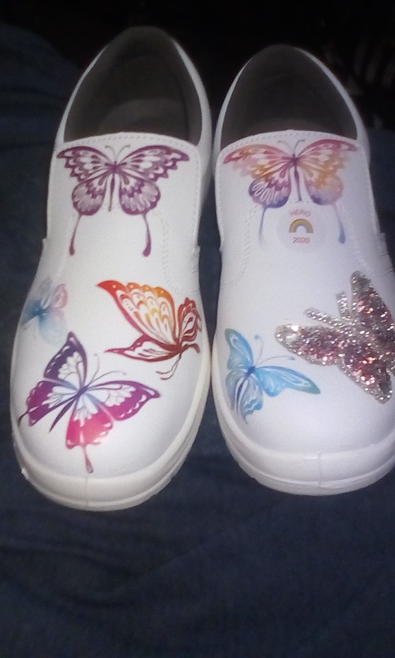 emzie84's tweet photo. in other news...... i LOVE my new work shoes ❤️❤️❤️👍

#careworker
#carehome 
#KeepingSpiritsUp
#bestjobever https://t.co/cuCuUA9fiB