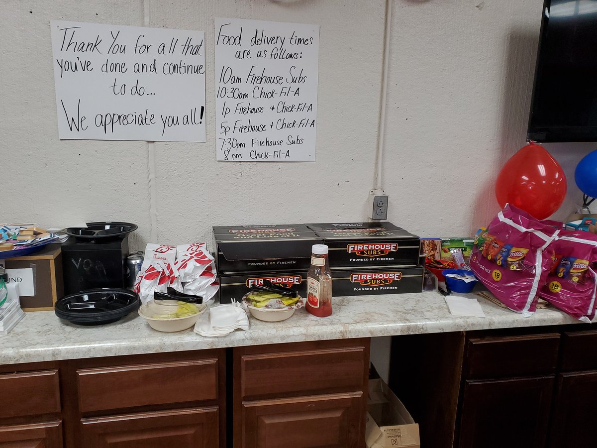 TTrpkosh's tweet photo. Nice Memorial Day meal for our associates at 2108.@MarkStanley_THD @jordanolsen0288 @MattAustinTHD https://t.co/jietxYbylt