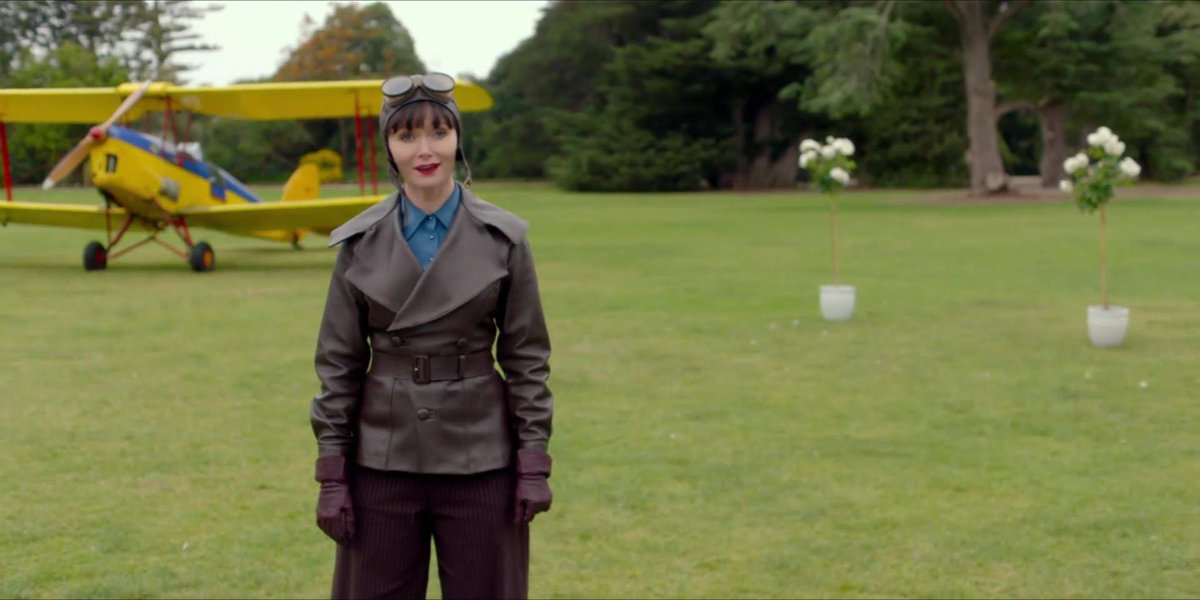  phryne’s flying outfit• the blue button up blouse. i’m in love. • wide legged pants!!! i missed you!• the way her lipstick is still perfect after a long flight? love it • cinched waist? 100% in love • overall, pretty much perfect and i love her gloves • 9/10