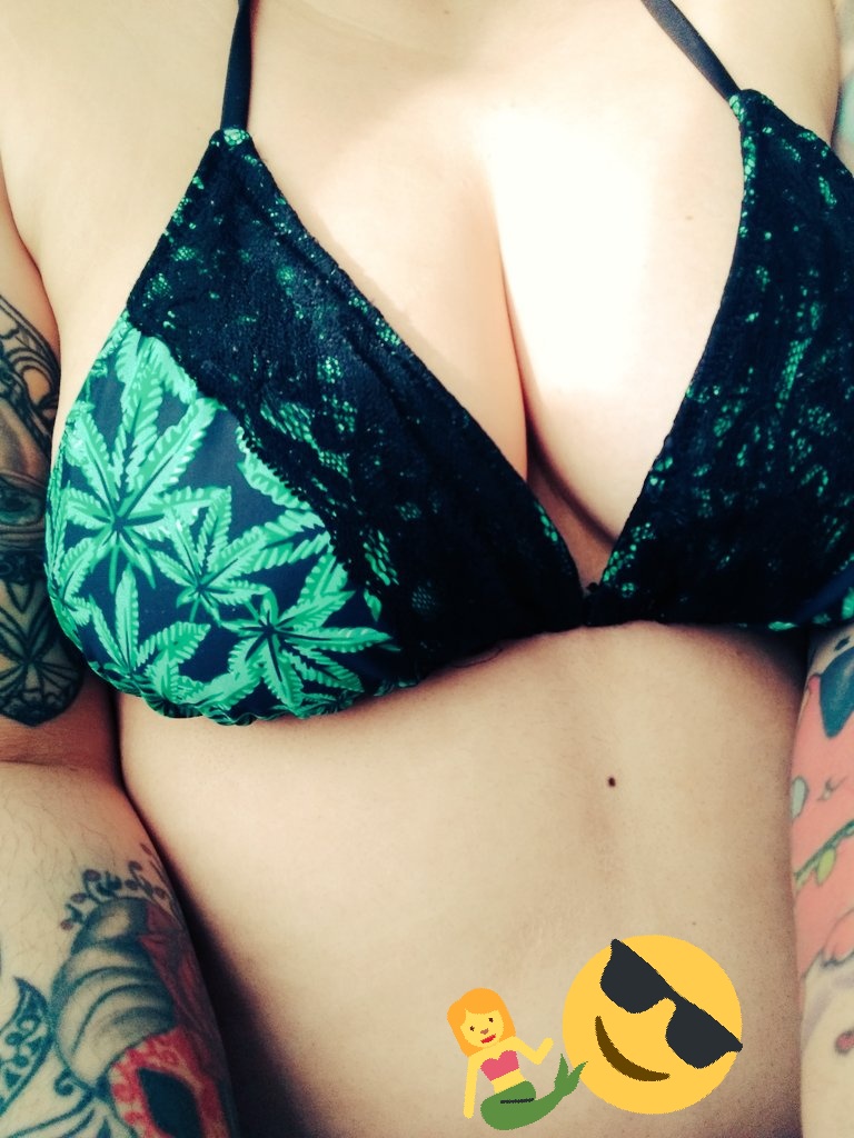 blonsexy's tweet photo. Summer is fast approaching, I have a way to have fun with you hot! come and come to my chat room on cam4 / blonsexy and I will also make you feel in hell haaaa #camgirl #mistressHEX #blonsexy #CAM4Quarantine #CAM4 #alternativemode https://t.co/8rSKAiHJ8I