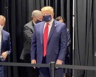 notmacgregor0's tweet photo. @brithume Really? I think he pulls off the look better thank #FrumpyTrump https://t.co/pI8HDjT4kA