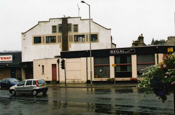 espofootball's tweet photo. #OTD May27,1960 The #SilverBeetles perform at Regal Ballroom on the 6th date of their tour backing the singer #JohnnyGentle.
#Beatles Note: In May they became The #SilverBeetles.
By July, they are the Silver Beatles; by the mid August they shortened the name to The #Beatles https://t.co/n1eHnRC1Vg