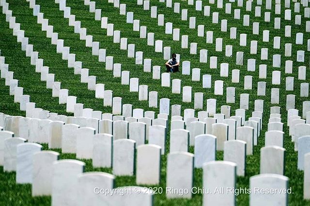 ringochiu's tweet photo. The annual Memorial Day commemoration at Los Angeles National Cemetery. #covid19 #pandemic2020 #memorialday #memorialday2020 #memorialdaycommemoration #losangelesnationalcemetery #fujifilmxseries #fujixmoment #leicala…

📸 https://t.co/SssVaMMOt4 via https://t.co/tFiRvDvplH https://t.co/cBPNLQc3pb