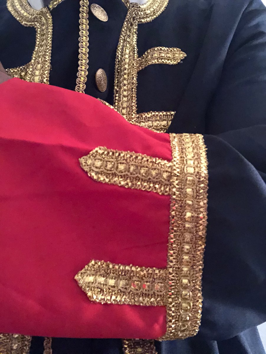 GeneralDelAire1's tweet photo. Uniforme puesto.
Listo para servir a la patria.
¿Aló?
#GeneralDelAire #MaximoDecimoMeridio https://t.co/4YUJjkR0AP