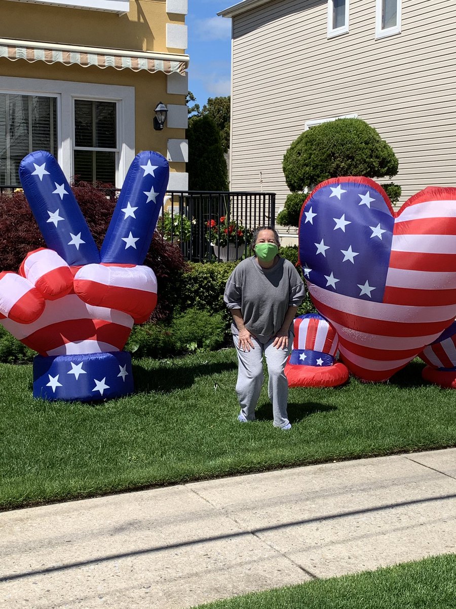 Runfreenow1's tweet photo. #Room31 wishing everyone a Happy Memorial Day! @JJESOwls https://t.co/yN3WdGcji0