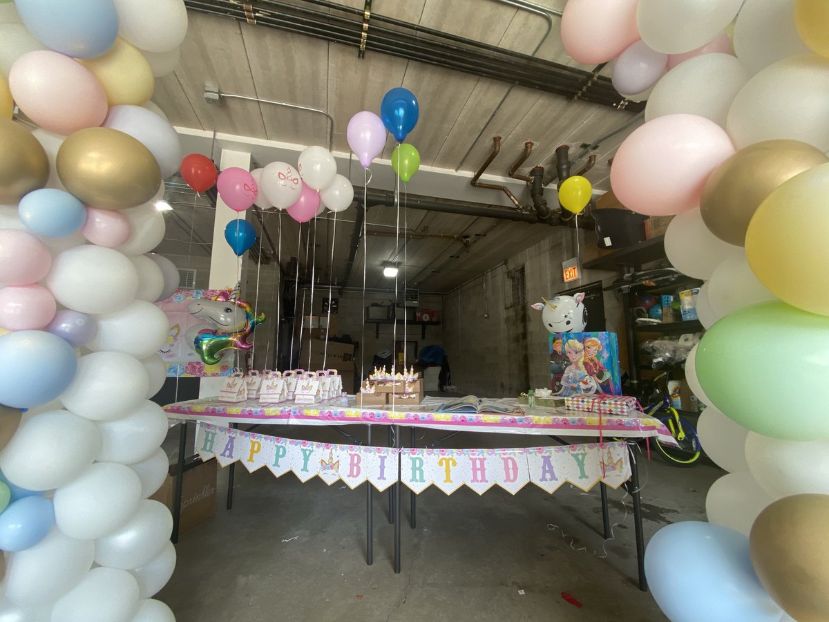 A few things to share on the kindness of others. A neighbor we had never met was walking by and saw us setting up. She brought over a balloon arch she had used for her daughters  #SociallyDistanced bday party  #OneGoodThing