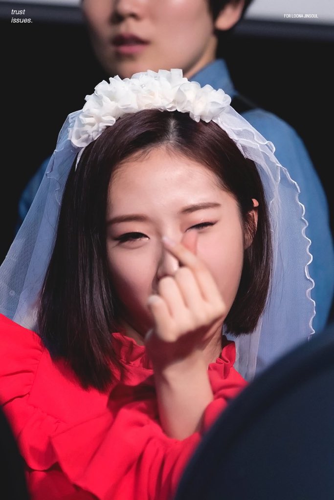 Thread of a few Haseul pictures that make me smile I hope she knows how much we love and support her  #OrbitsWithHaseul