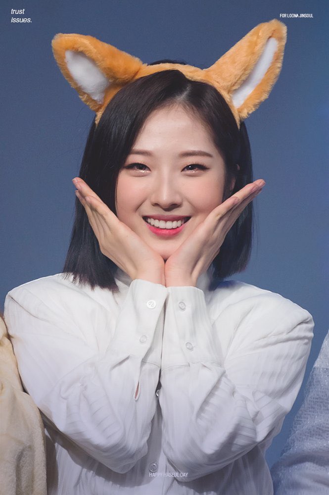 Thread of a few Haseul pictures that make me smile I hope she knows how much we love and support her  #OrbitsWithHaseul