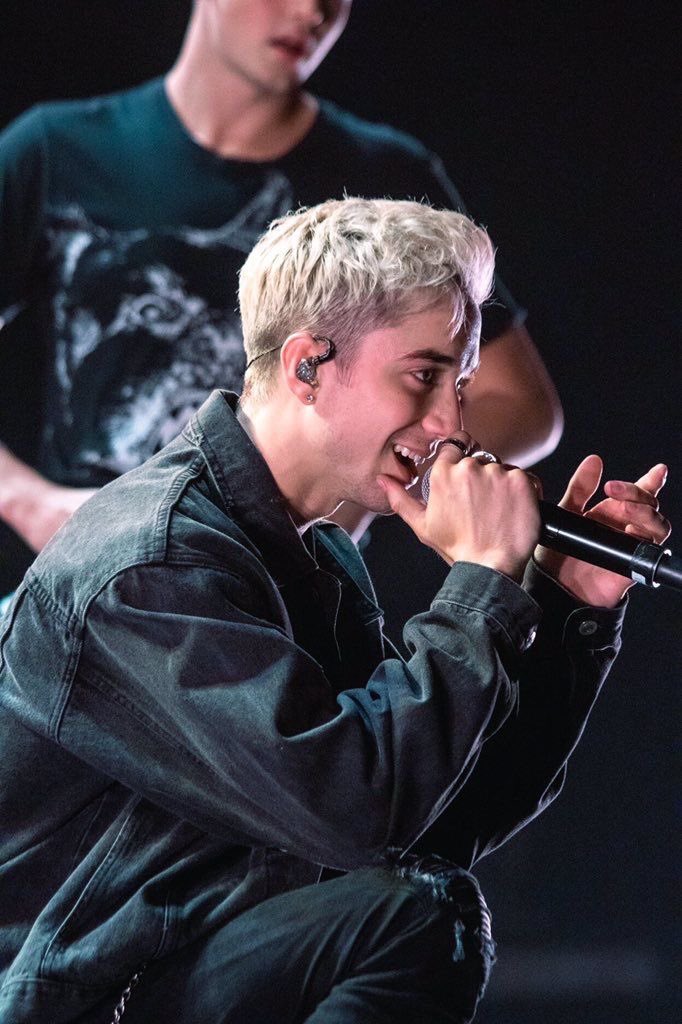picsofseavey's tweet photo. hope everyone is doing ok! cant wait for tour soon <3 https://t.co/TAMeZQ5yYd