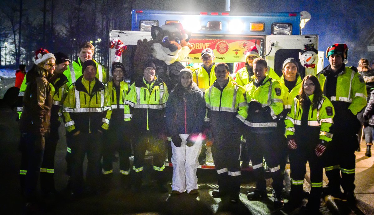 simcoecountyPS's tweet photo. #DYK County #Paramedics not only impact lives while on the job but also make a difference volunteering their time to help local charities and families with events like our #Paramedicpush and our annual #Toydrive #ParamedicServicesWeek #StrongerTogether #impact #community https://t.co/BRMNr8R1zV