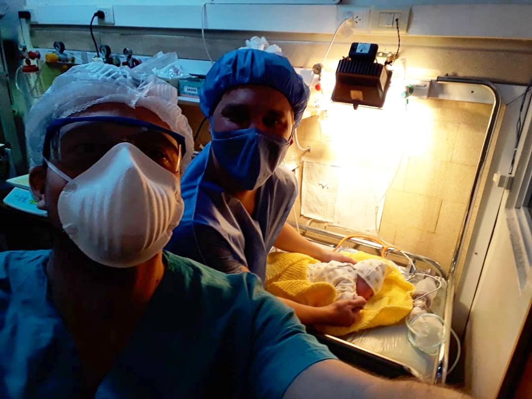 MANUANSALDI's tweet photo. Agradecer al Obstetra Pablo Celoria por su entrega total y calidez, A mí amigo hermano Nico Basso  anestesiólogo y excelente profesional que además nos contuvo con todo su corazón
Y gracias al amor de mí vida, Eve daher esa mujer que se la bancó con  garra de luchadora.
Gracias! https://t.co/k46C0TMNFG