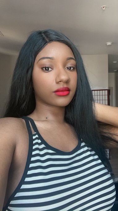 Am I bad at applying lip stain or are my lips actually this full https://t.co/LiVqrBOx5v