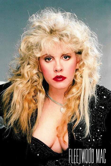 Happy birthday STEVIE NICKS!
(May 26, 1948) 