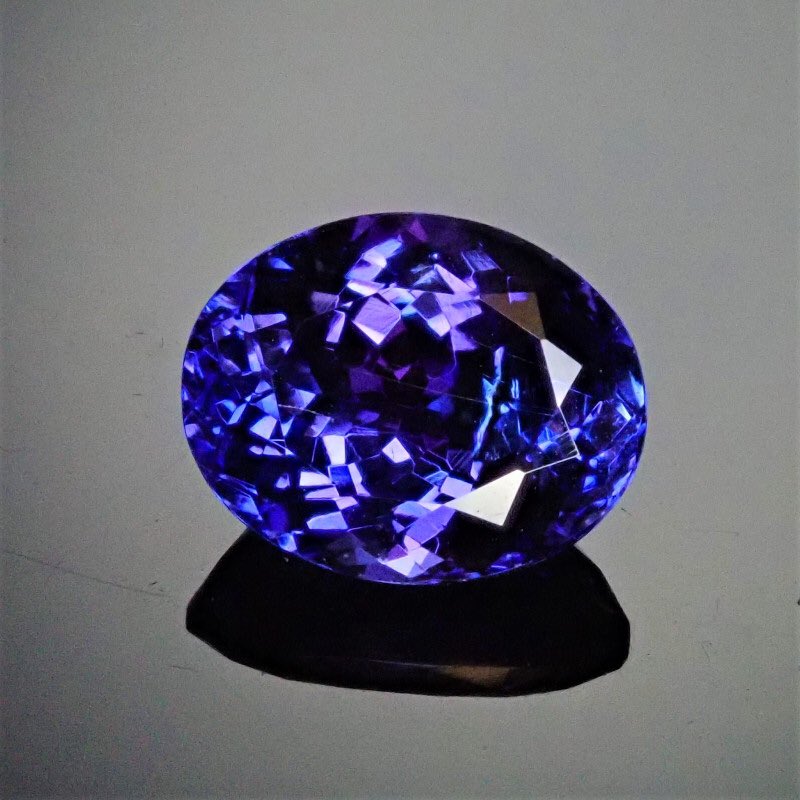 Aquarius  The people of Aquarius are intelligent, innovative, and experimental. They love meeting and and mixing. These stones enhance these qualities.•Garnet•Tanzanite•Mystic Topaz•Pink Spinel