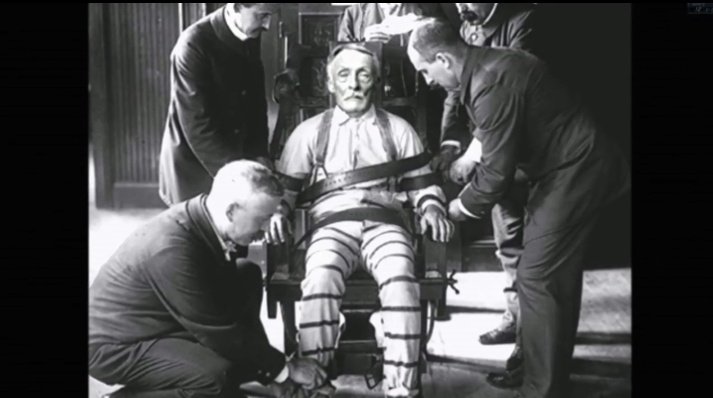 Le moment de l'exécution il a fallu 2 décharges électriques pour que Albert meurt et " askip " a cause des aiguilles quil s'enfonçait dans le corps il a réussi a résister aux décharges électriques