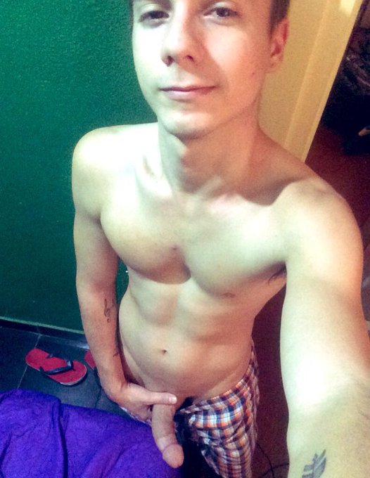 Qual sua fantasia com um novinho assim? Da um rt? ☺️ https://t.co/2AYzuCFsfR