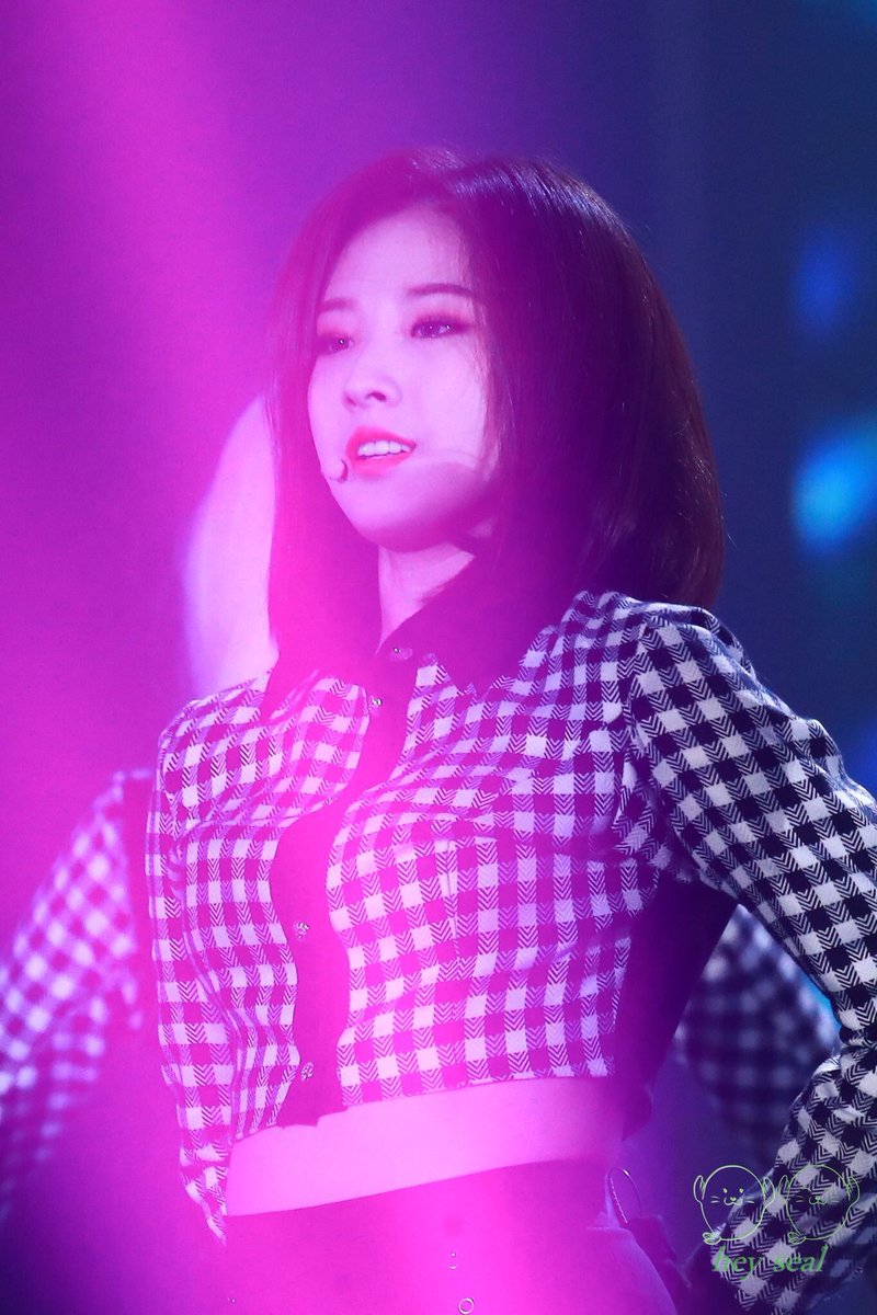 thread of random, but lovely haseul pics because she means so much to loona and to us orbits all around the world  #OrbitsWithHaseul