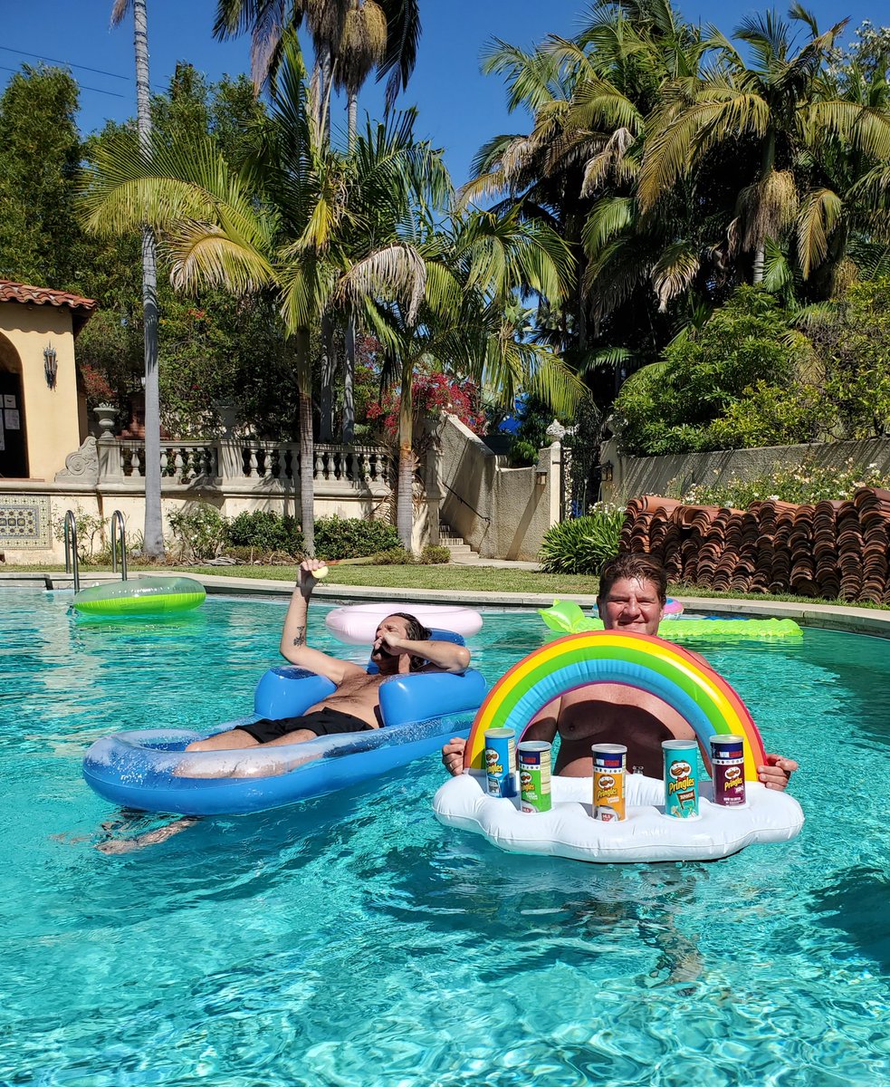 Lessar's tweet photo. It's #MemorialDayWeekend, and the @Pringles pool bar is open! https://t.co/mgiReG4Nmh