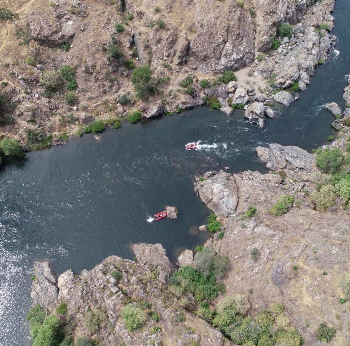 GuyMcCarthy's tweet photo. The dam-controlled #StanislausRiver is running fast + cold below #GoodwinDam in #TuolumneCounty, and #ModestoFire personnel in river rafts powered by outboard engines rescued 17 people in separate incidents this weekend https://t.co/CgKjBR0teR (Photos : Modesto Fire Department) https://t.co/vIJLaR8Otf