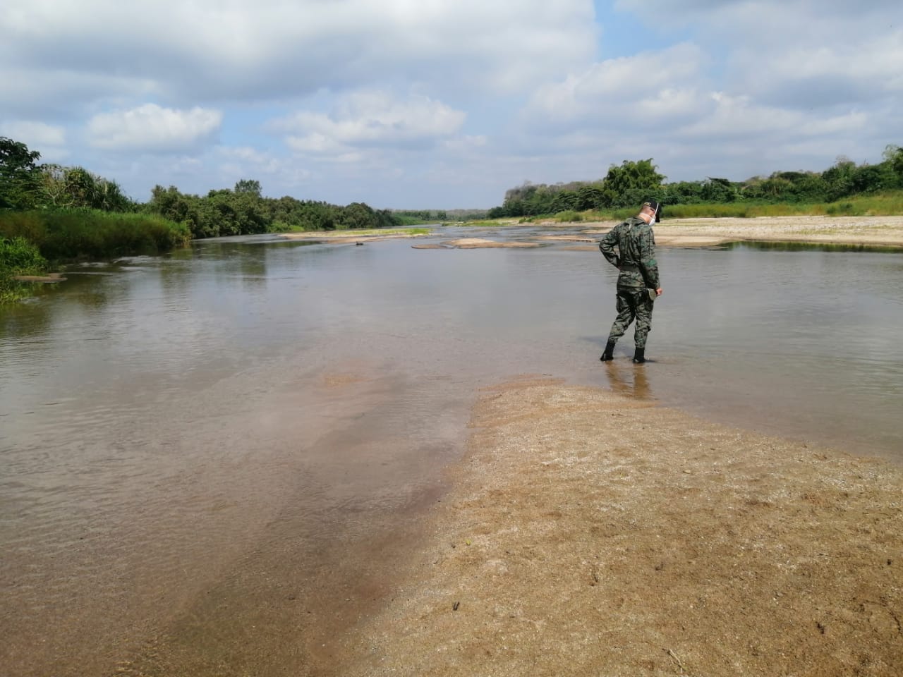 httpspbstwimgcommediaEY5smAjXYAALiucformatjpgnamelarge