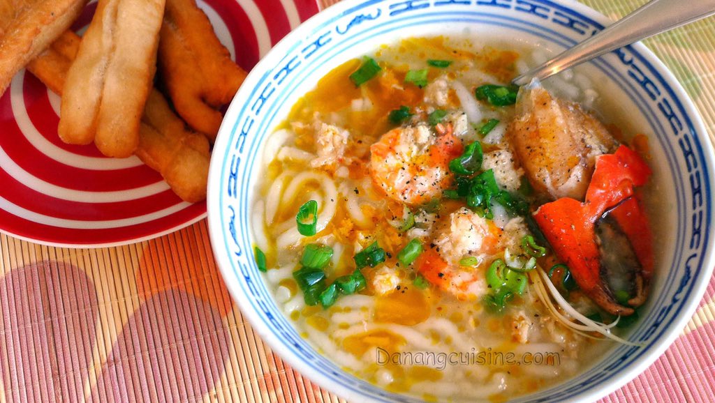 If you like Japanese udon, us Vietnamese also has our own version of udon as well. You can choose between the regular ‘Banh Canh’ (which consists of mostly pork & yes that’s part of pig feet you’re seeing in the pic) or the seafood ‘Banh Canh’ (lobster & shrimps). 