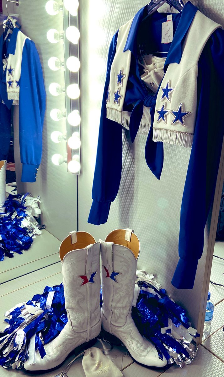DCC_Lisa's tweet photo. Today, we honor those who have served and serve our country to keep us safe. We salute you, and we thank you. ❤️🤍💙 #MemorialDay2020 https://t.co/zg5hSE6S8K