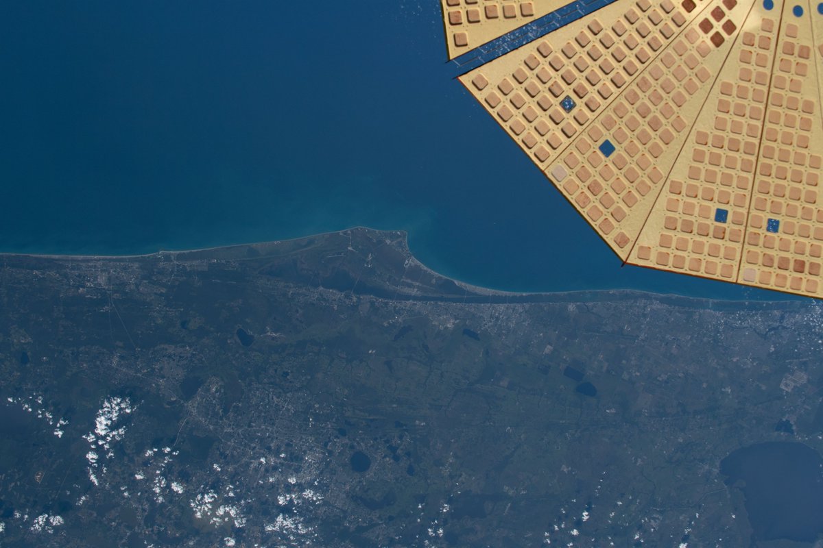 A more recent image of the sapce coast from ISS Expedition 59, with one of the solar arrays from Cygnus NG-11 Roger Chaffee on 2019-05-26!