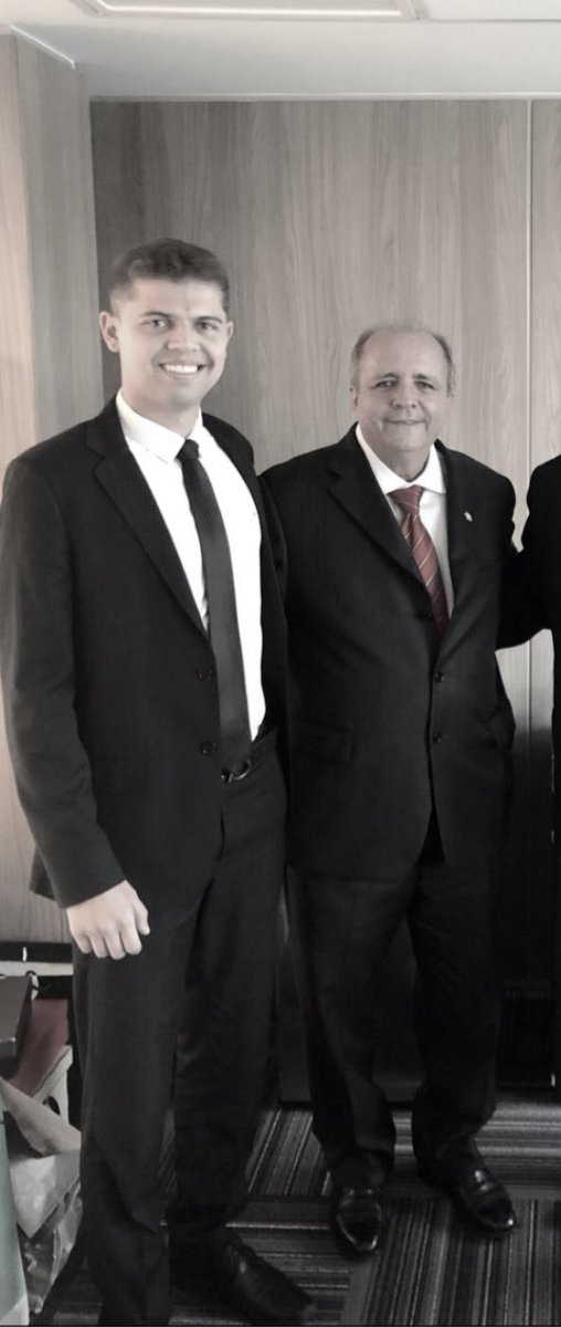 WarlenAndrade's tweet photo. Em maio de 2019 estive com o carismático professor Vadão. Hoje ele não se faz mais presente de forma física entre nós. Quão veloz é a vida. Grande perda para o futebol. 🌹⚽️🙏🏾 #vadao https://t.co/vXX2BSNbf9