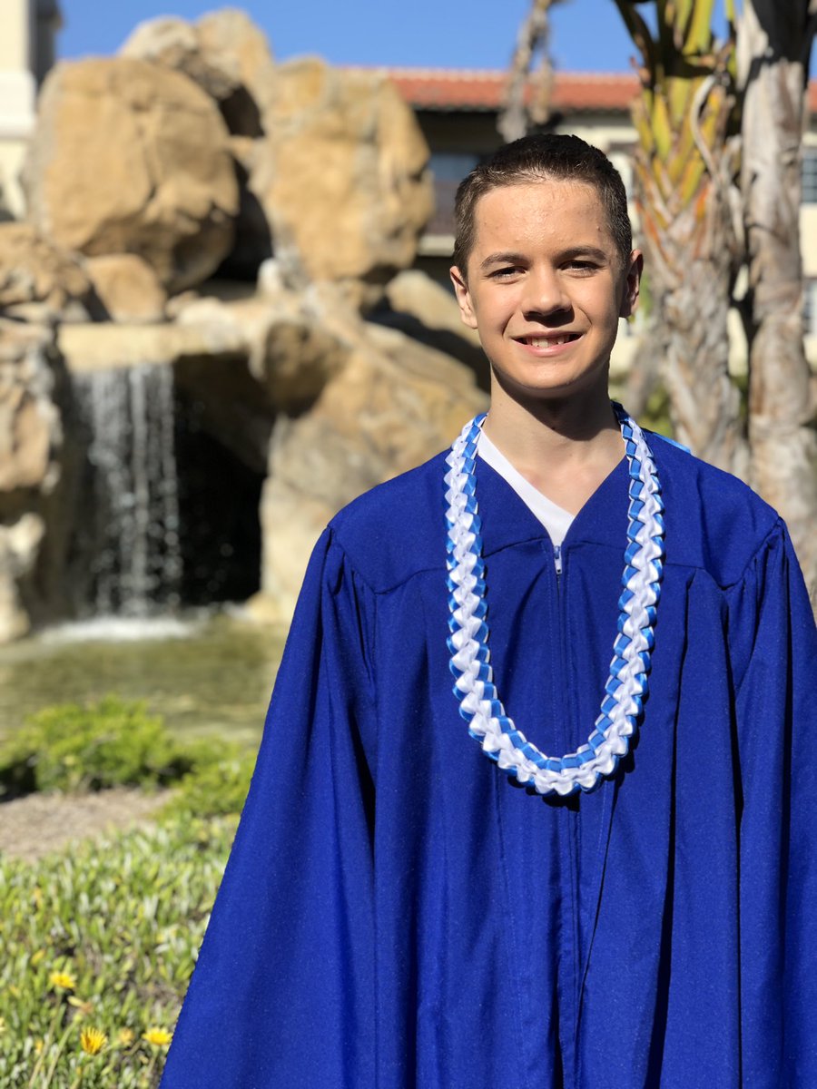 TAMMYSTREMCHA's tweet photo. Our Memorial Day Celebration for some of the @MesaUnionSchool  class of 2020. So proud of all these kids and there is no limit to what the future holds. (These are just our test shots!! Can’t wait to see the final results) #mesamoments  #classof2020 https://t.co/MmUsqoHYWo