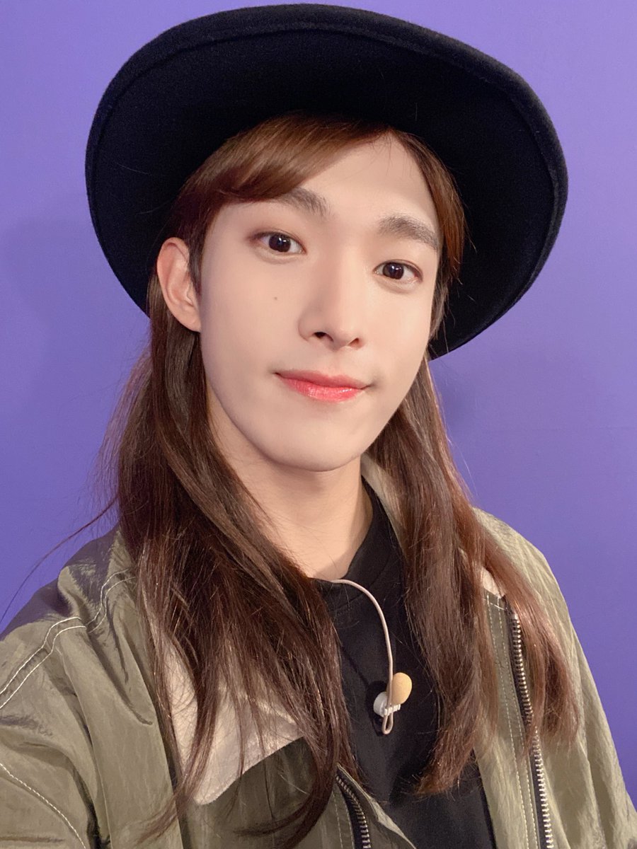 pledis_17's tweet photo. [17'S 도겸] 벌써 5주년이네요ㅎㅎ 함께한 시간이 오래 되었다는 게 느껴지면서 마음에 뭉클함과 감사함이 가득한 거 같아요.
항상 저희를 응원해 주시는 팬분들이 있기에 힘내서 나아갈 수 있다고 생각해요.
그 길을 함께 가주셔서 정말 감사드려요. 앞으로도 캐럿들의 힘이 될게요😌 사랑합니다💕 https://t.co/X3EN2s6N0d