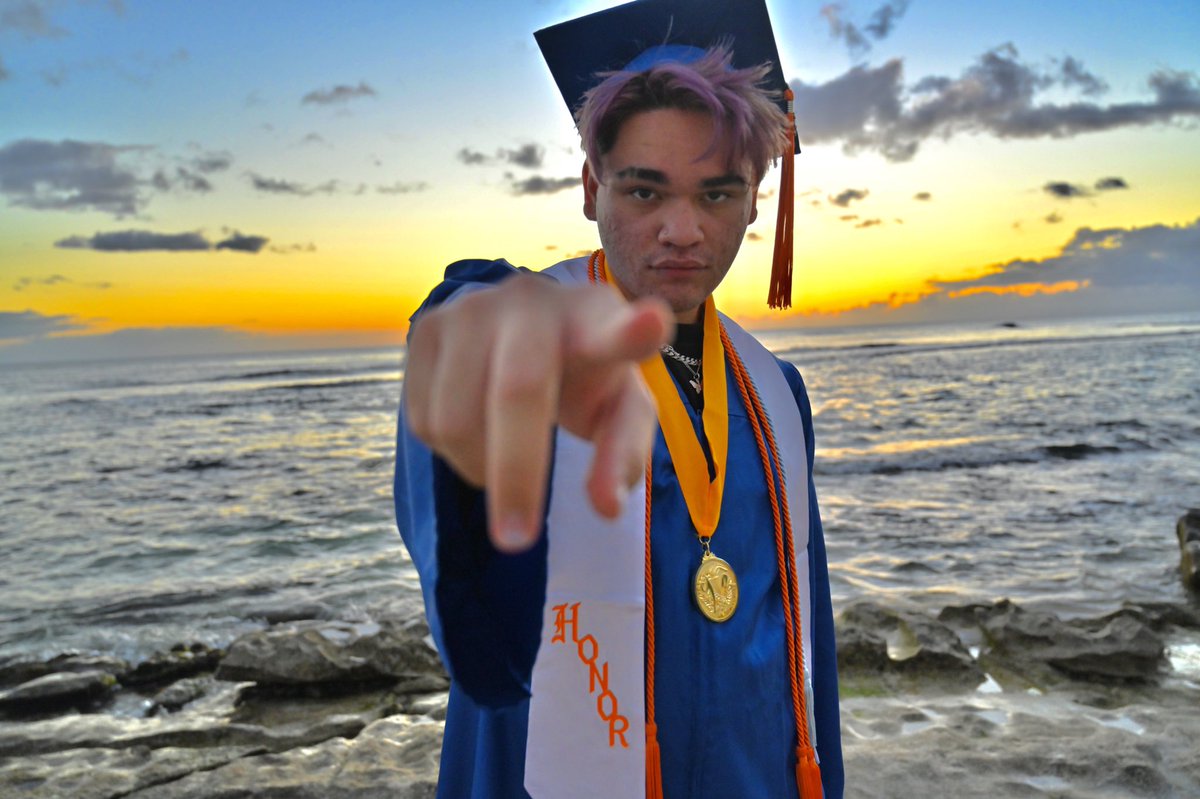 monkeybabie's tweet photo. My nephew graduates tomorrow everyone so please drop some love for the photoshoot we did around the island in Hawaii. Comment below for him🙏💞🔥😊#classof2020strong #Congratulations #ClassOf2020 https://t.co/GLeYstmreo