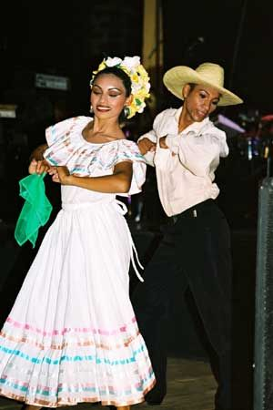 Nicaragua main traditional clothings are mestizaje dresses and trencilla costumes