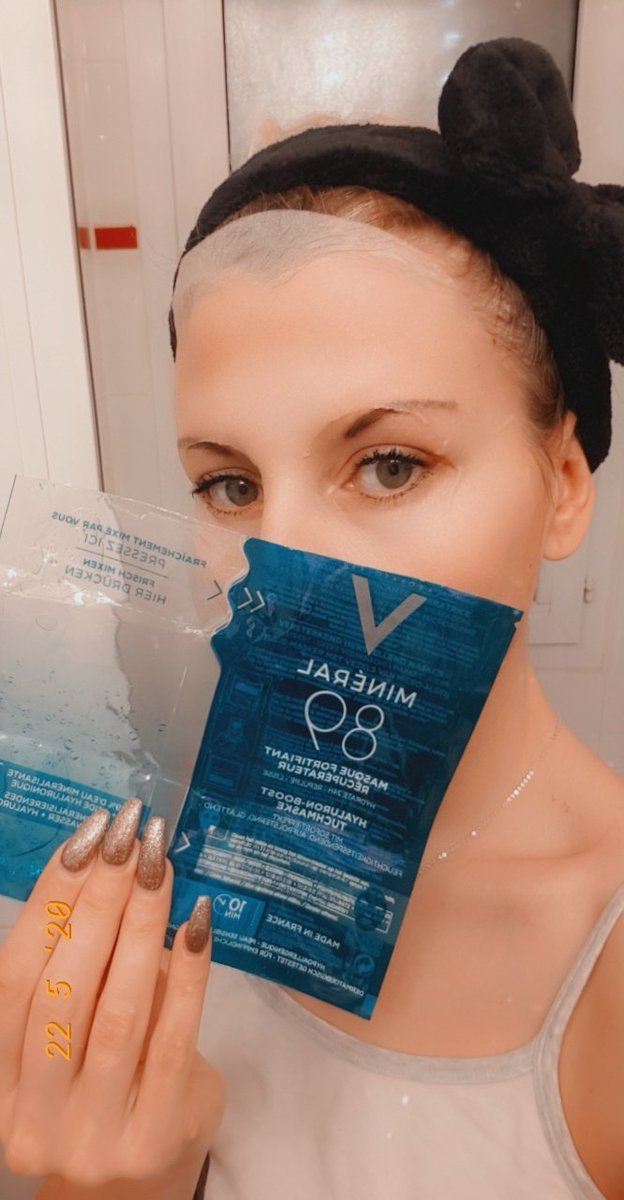 SoniiaaQ's tweet photo. Masque fortifiant récupérateur il est juste magique application super simple très frais laisse une peau lisse et une sensation de protection grâce à son produit. Je recommande vivement. #FanVichy #TestProduit  #Mineral89 https://t.co/yX1Ce2GK0f