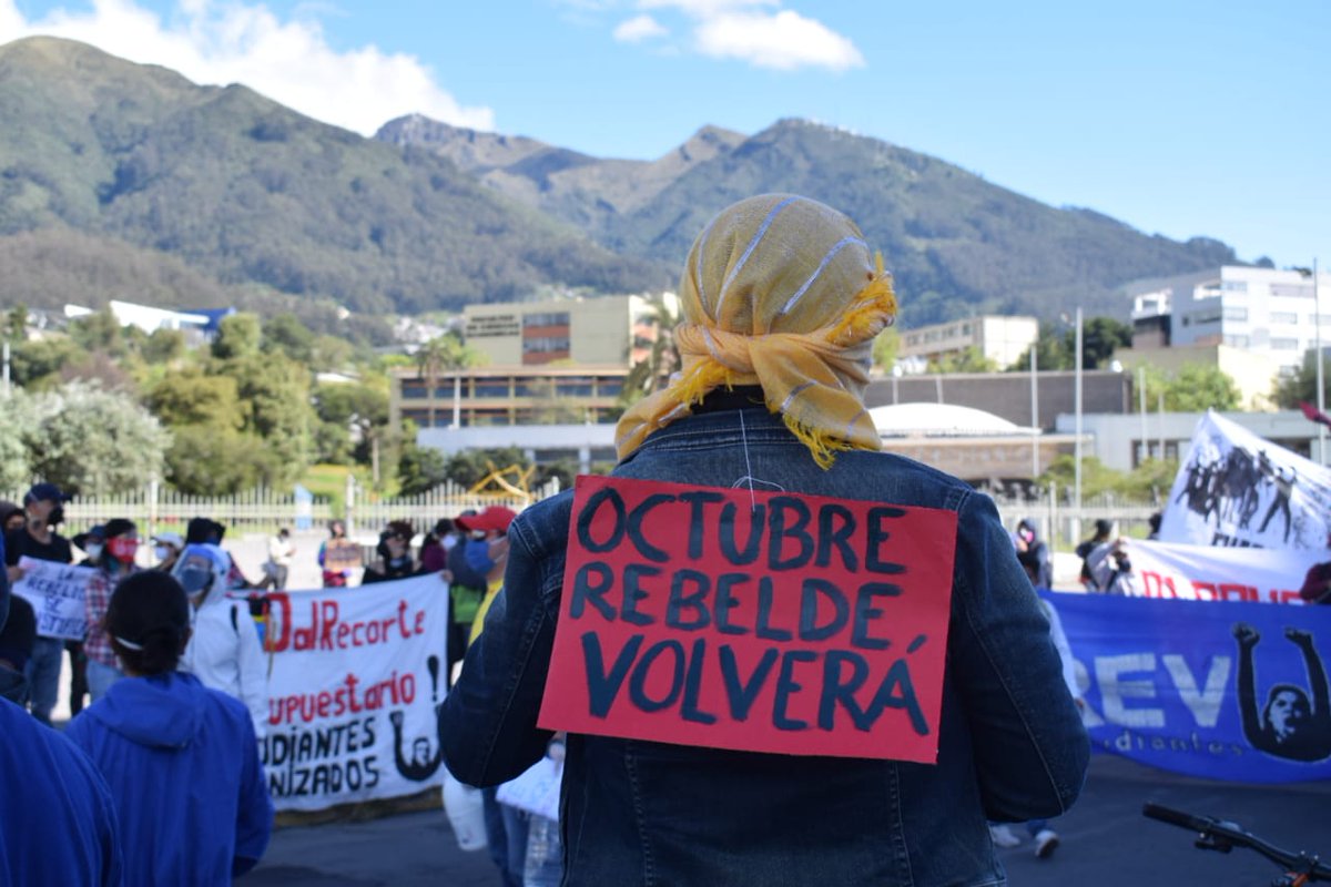 facsopower's tweet photo. Defendamos la educación, la salud, nuestros derechos.

#OctubreVolverá https://t.co/629ANXhHDG